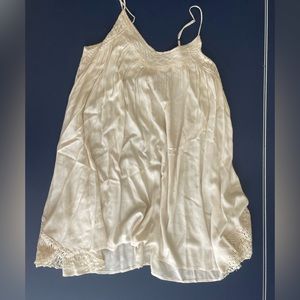 Like new, womens Billabong cover up size M